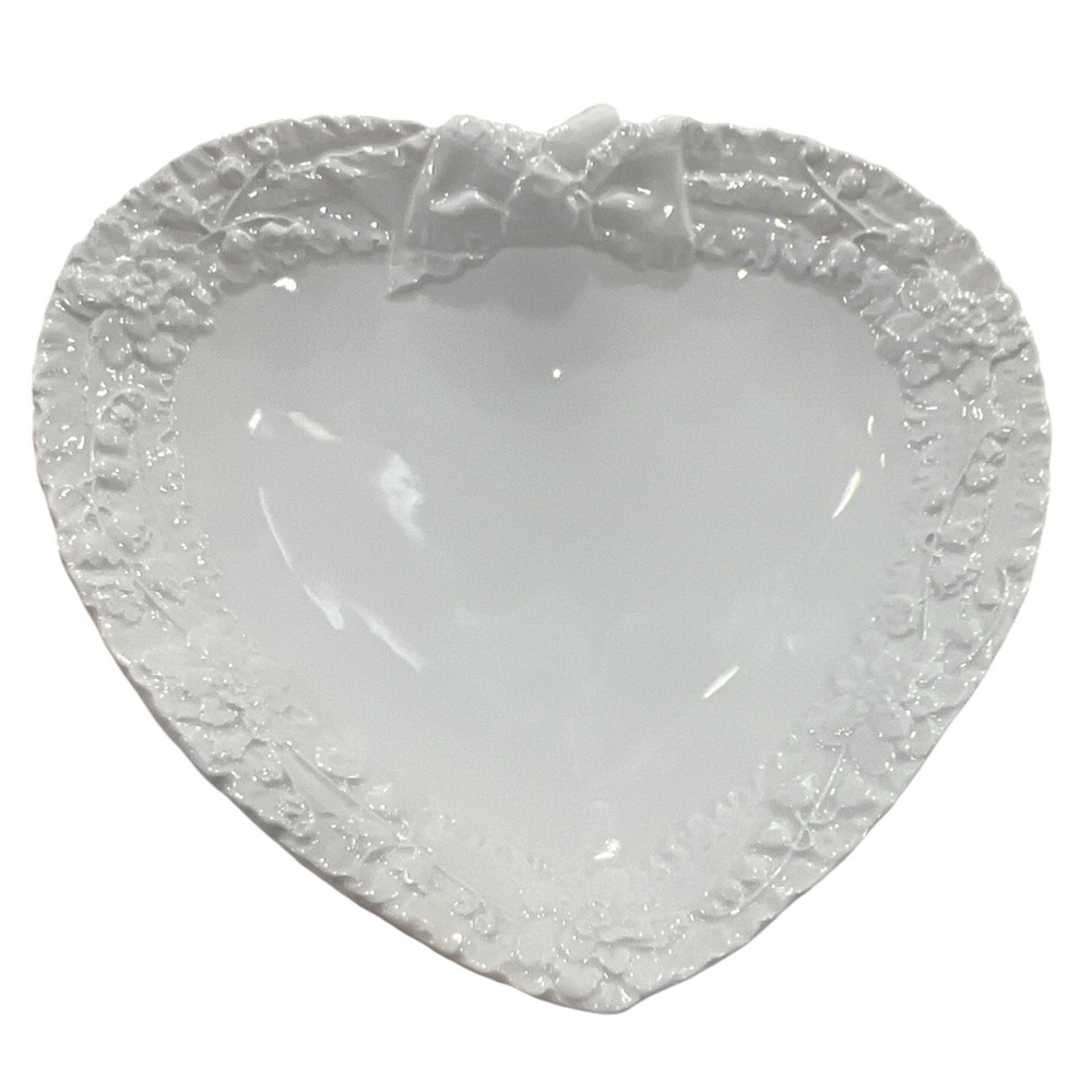 Heart plate with bow